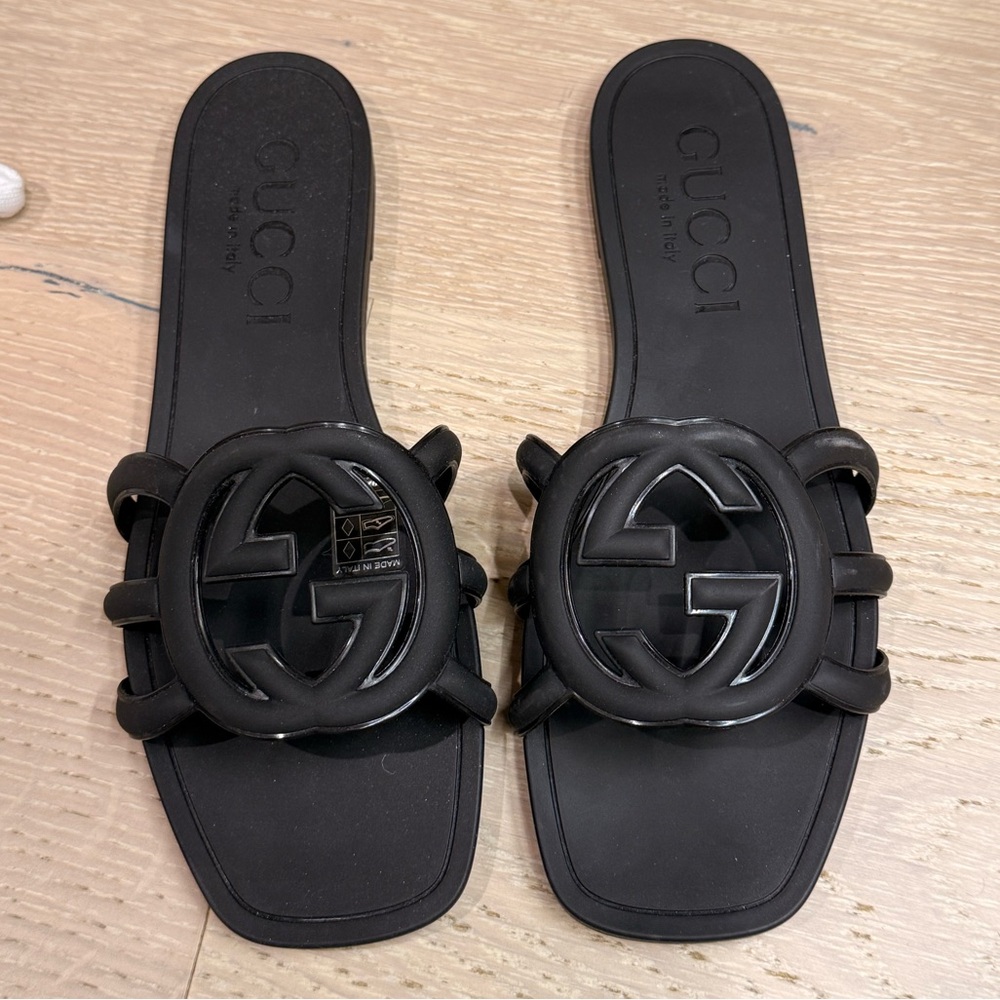 Gucci Palma Black Slide Sandals with Duster - like new only worn one time